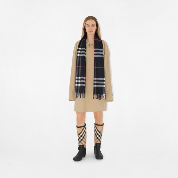NWT Burberry Check Cashmere Scarf - Picture 7 of 10